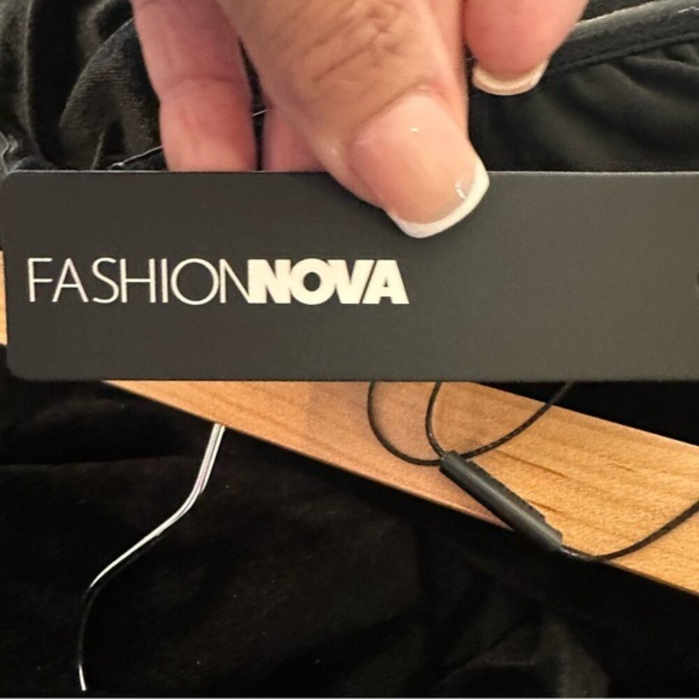 Fashion Nova Stella Velvet Black Elegant Black Off-Shoulder Evening Gown Size 1X - Picture 12 of 15